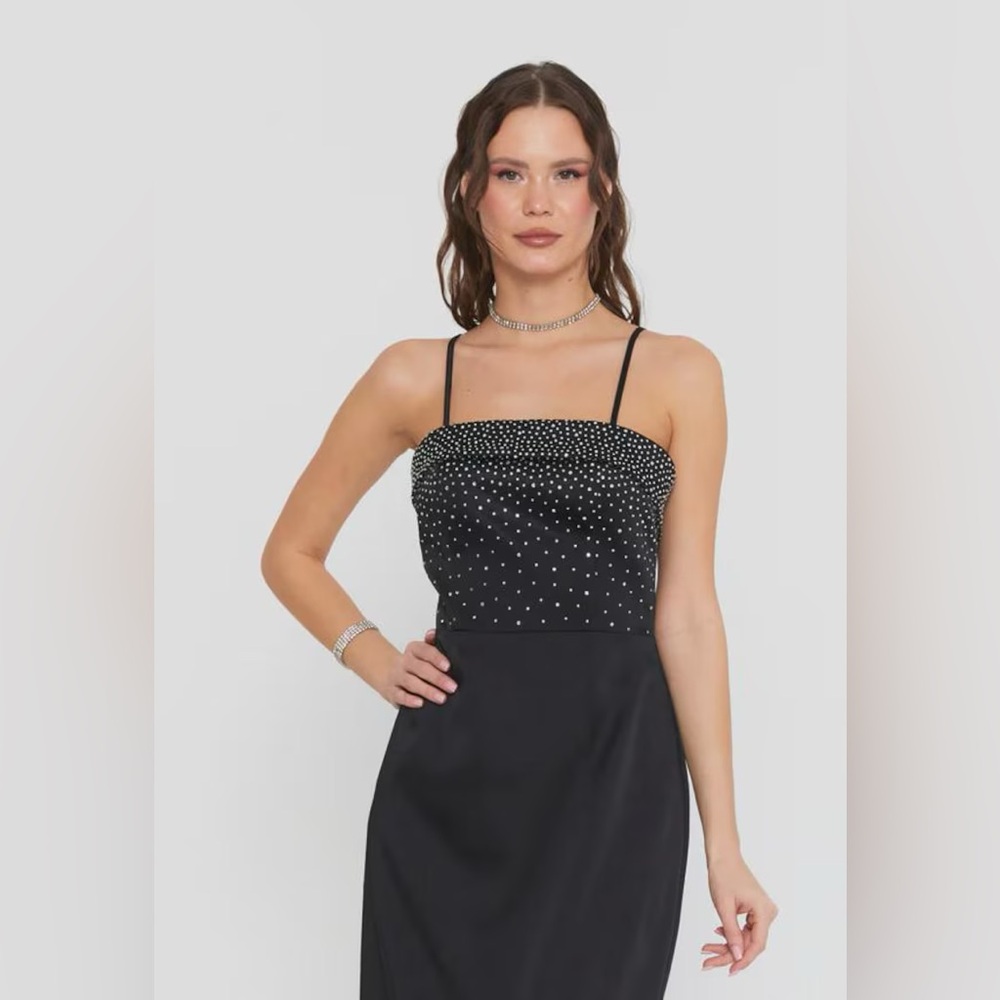 Chic Strapless Black Dress with Polka Dots